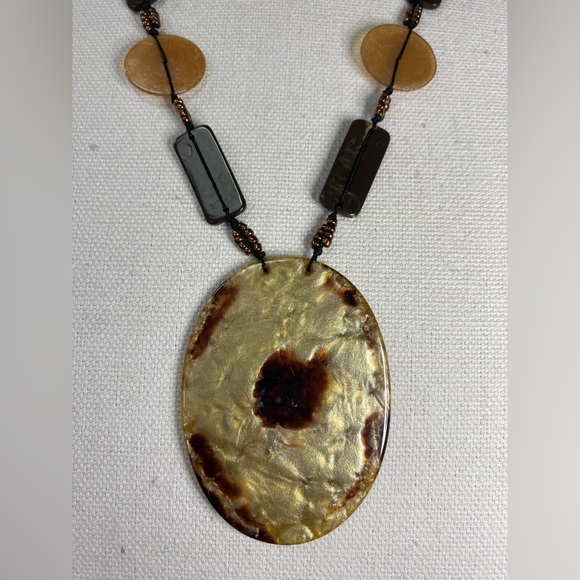 Unique artisan style neutral tones necklace - Picture 5 of 7